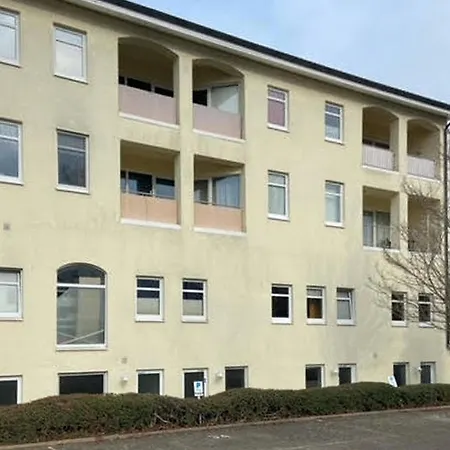 Apartment Nur Wenige Gehminuten Zum Zentrum Und 17 - *