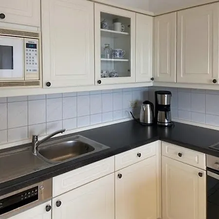 Nur Wenige Gehminuten Zum Zentrum Und 17 - Apartment Sellin (Rugen)