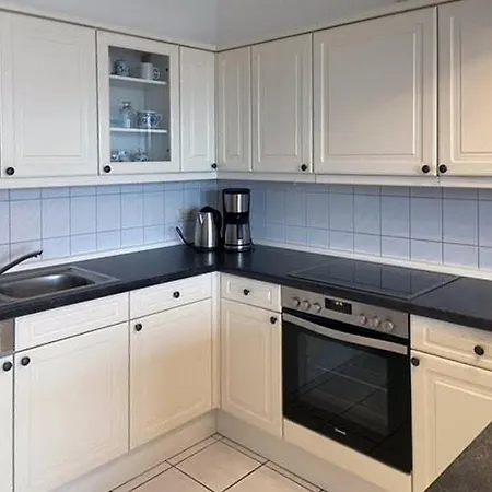 Nur Wenige Gehminuten Zum Zentrum Und 17 - Apartment Sellin (Rugen)